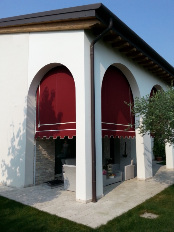Tenda a caduta con greca dipinta a mano e balza Tenda_a_caduta_con_greca