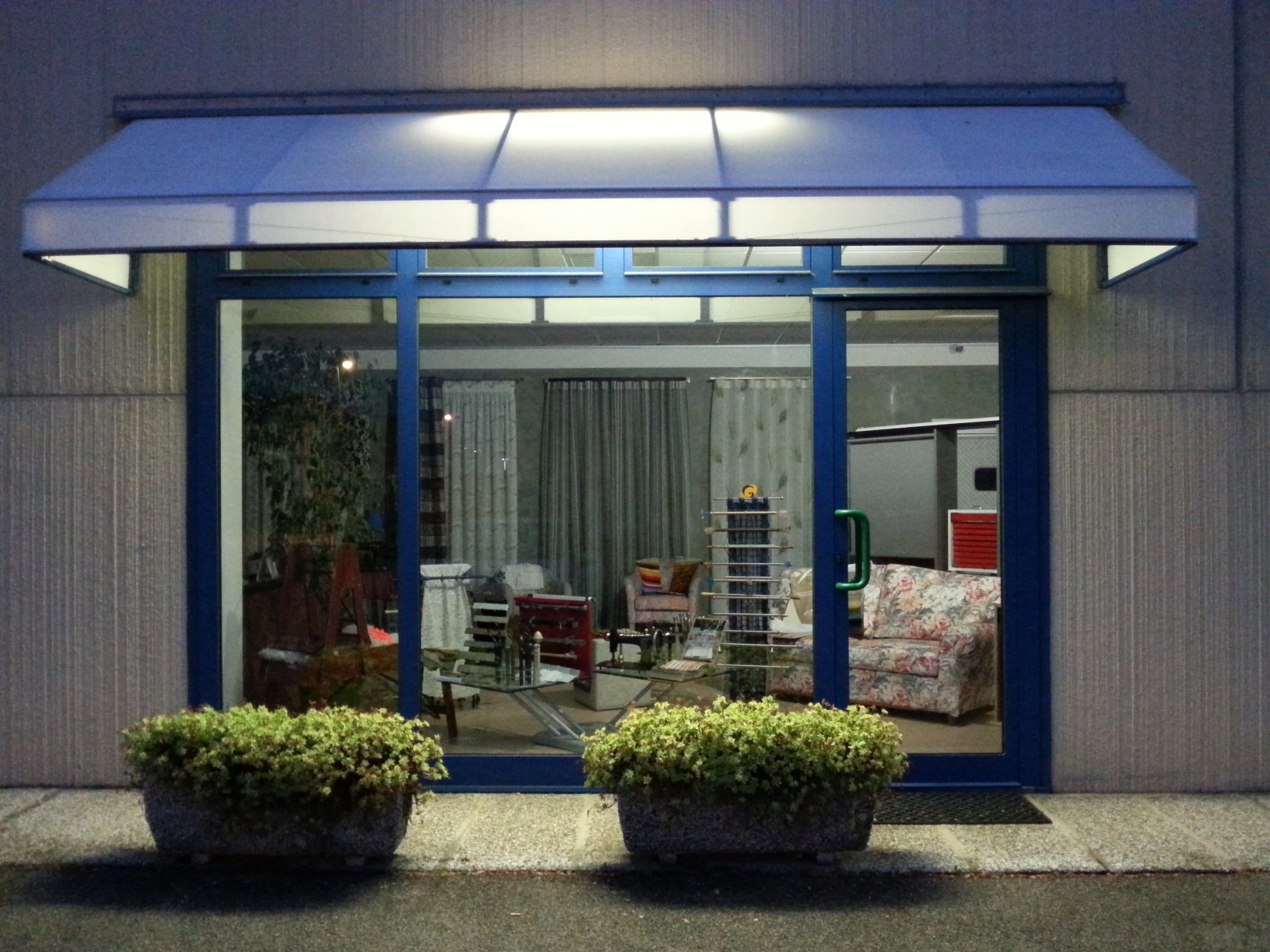 Vetrina ns showroom 2017-06-14 21.20.38